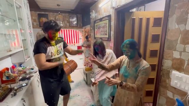 Holi Wale Din Yeh Kya Ho Gaya смотреть онлайн