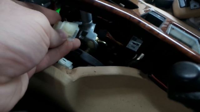 BMW E39 Замена цэнтральной консоли смотреть онлайн