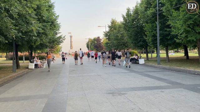 Парк 300-летия Санкт-Петербурга (СПб) – прогулка по центральной аллее летом 2021 года смотреть онлайн