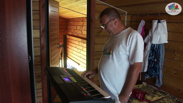 ЗОДИАК. Исполняет Юрий Бабин, одной рукой.... смотреть онлайн