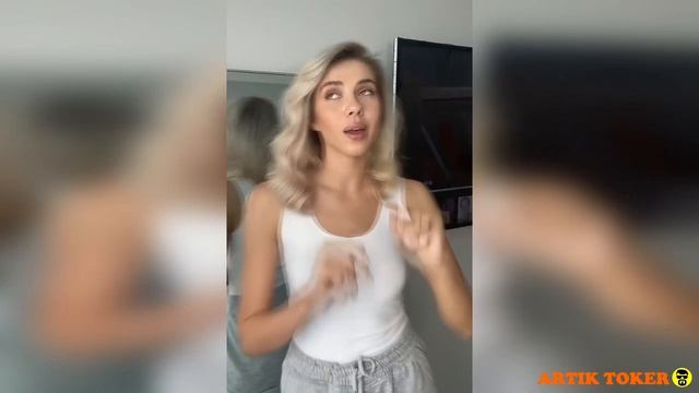 Двойник Скарлетт Йоханссон #2. TikTok ~ @mimisskate. Kate Shumskaya. Scarlett Johansson lookalike. смотреть онлайн