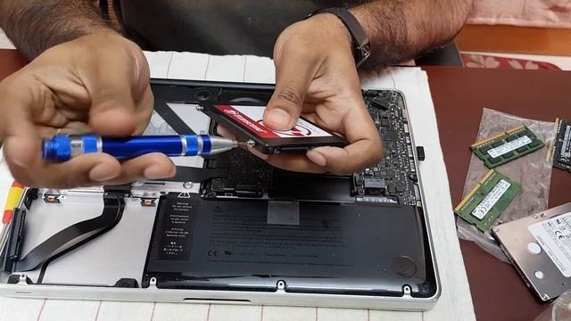 MacBook Pro Mid 2012 Ram and SSD upgrade! |DIY| Uncut| 8GB,256GB| смотреть онлайн