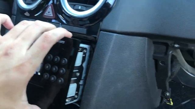 Opel Corsa Bluetooth Montajı смотреть онлайн
