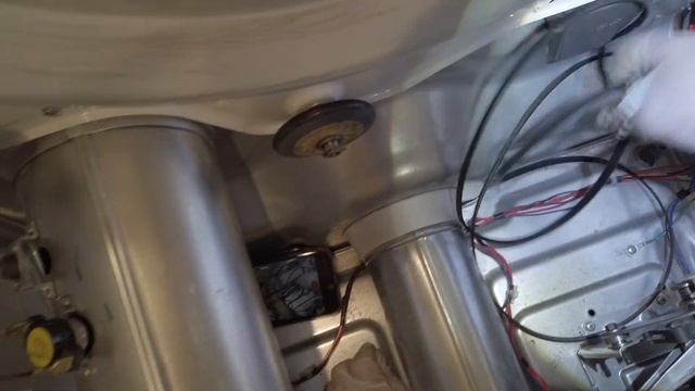 Техник делает ремонт сушильной машины в США. Как он это делает? Сколько зарабатывает за заказ? смотреть онлайн