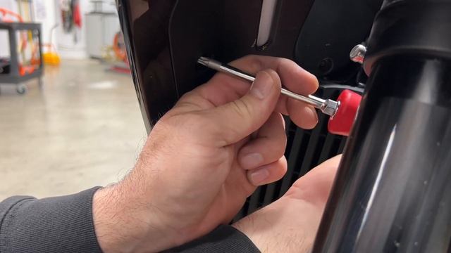 HOW-TO REMOVE FUEL TANK - HQV 901 NORDEN - ROTTWEILER PERFORMANCE смотреть онлайн