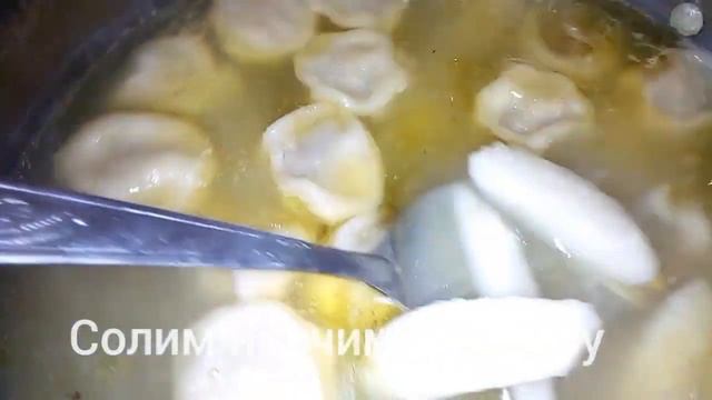Популярный корейский новогодний суп с рисовыми клёцками.(스 고기 떡국) смотреть онлайн