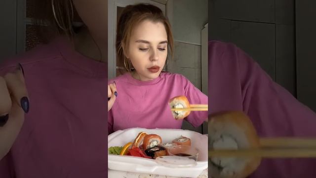 почему я так люблю смотреть на людей,которые едят😅#рекомендации #видео #тикток #фудблог #фудблоггер смотреть онлайн