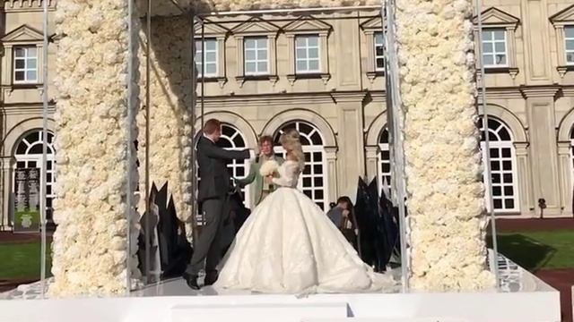 Никита Пресняков и его жена Алена Краснова отметили годовщину свадьбы смотреть онлайн