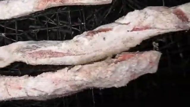 Горячее копчение сала на веточках яблони и вишни. смотреть онлайн