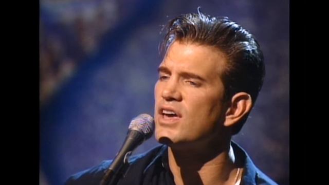 CHRIS ISAAK - "Falling In Love With You" смотреть онлайн