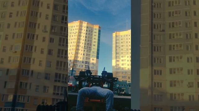 Кровь стынет#жим лёжа в тренажёре#257#новыйрекорд#спортплощадка#терминатор#накачай грудные и плечи смотреть онлайн