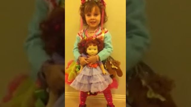 Julia going to the Fancy Nancy tea party смотреть онлайн