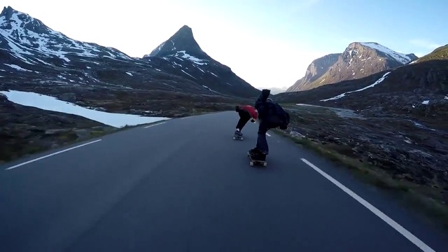Безумный спуск на лонгборде смотреть онлайн