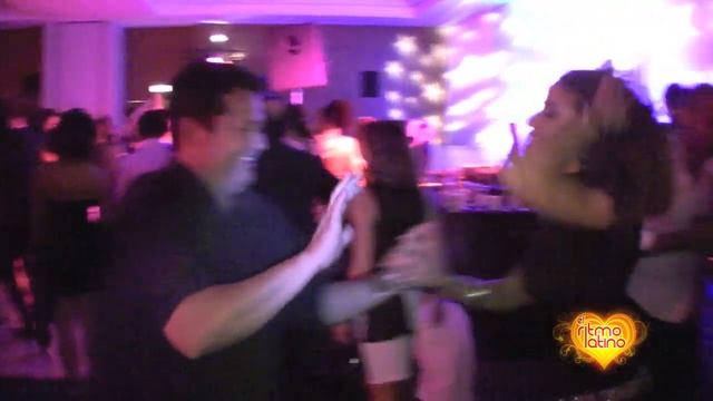 Tanja La Alemana & Enrique dancing Cuban Salsa смотреть онлайн
