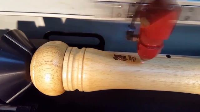 Лазерная гравировка с вращением - гравировка сувениров - нанесение логотипа смотреть онлайн