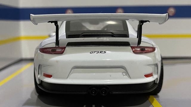 WELLY NEX Porsche 911 GT3 RS Roadster 1:24 Diecast Car смотреть онлайн