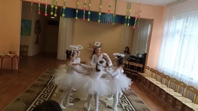 Кружок "Разноцветное конфетти", танец "Мама" смотреть онлайн