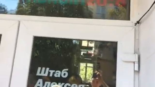 Навальнисты ответили за свастику!