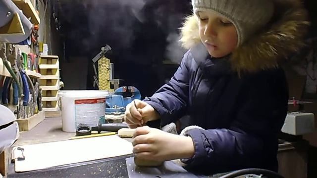 Ничего полезного кроме Лехиной подставки для телефона