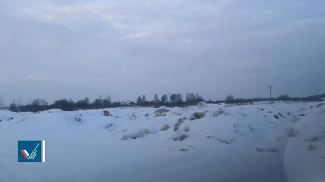 В Кирове неизвестные круглосуточно свозят грязный снег к малой реке Черушке смотреть онлайн