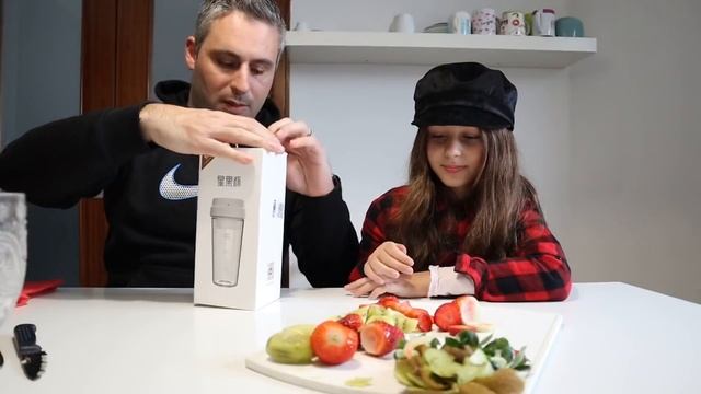 Xiaomi Blender Portátil feat. Lara Azevedo смотреть онлайн