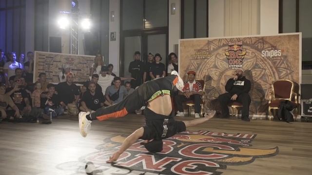B-Boy Kaku vs. B-Boy Lil G | Exhibition Battle | Red Bull BC One Cypher Spain 2019 смотреть онлайн