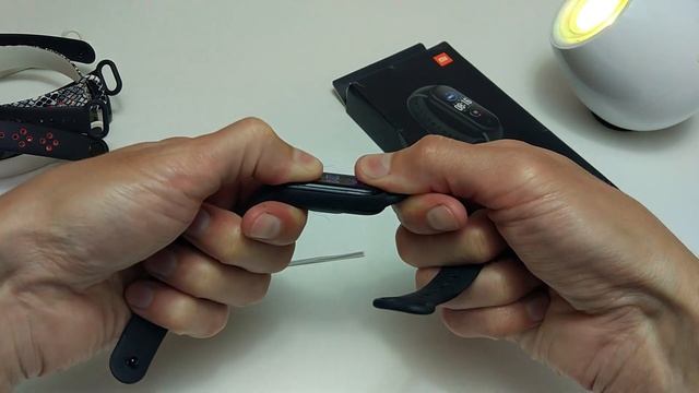 Mi Band 5 как поменять ремешок смотреть онлайн