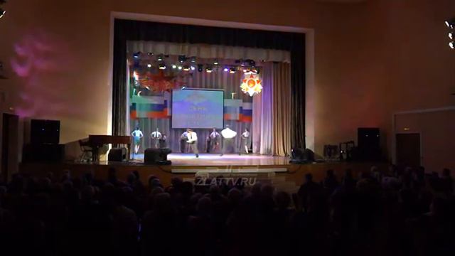 Лучших мужчин Златоуста поздравили со сцены ДК «Булат» смотреть онлайн