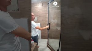 Монтаж душевого ограждения вида трапеция, уникального в своем роде за счёт нестандартных решений ??