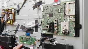 Горизонтальные полосы ремонт телевизор LG 32LN450 , отключаем драйвер