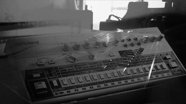 "Metempsychosis" Drumatix TR 06 + Bassline TB 03 (acid techno) смотреть онлайн