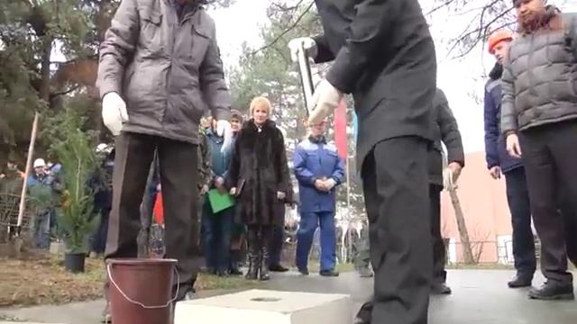 На территории судоремонтного завода № 13 появилась памятная аллея