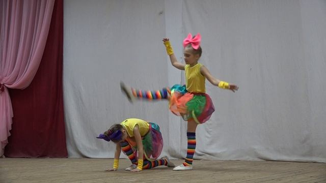 2019 06 01 Орбита 6 отряд, Юсупова Инесса и Литвинова Софья, танец «Куколки» смотреть онлайн