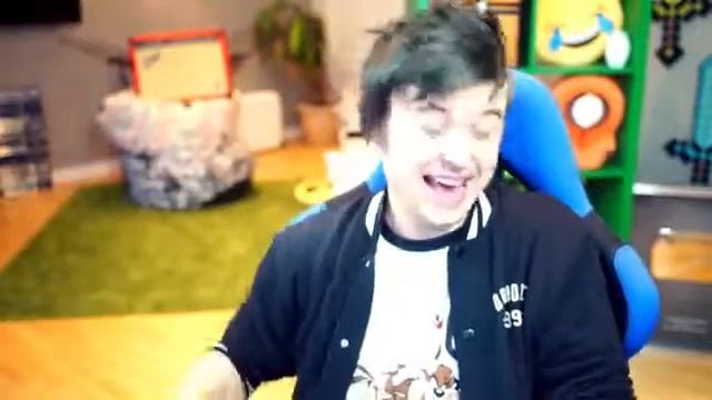 EeOneGuy спит с обезьяной