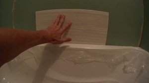 Установка ванны в маленькой ванной комнате