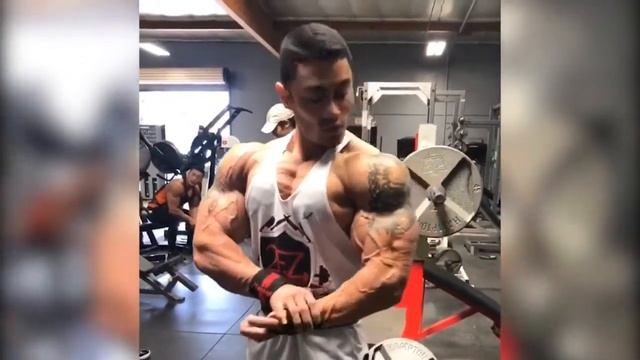 ЗДОРОВЕННЫЕ БИЦЕПСЫ!!! КАК КАЧАТЬ БОЛЬШИЕ РУКИ! смотреть онлайн