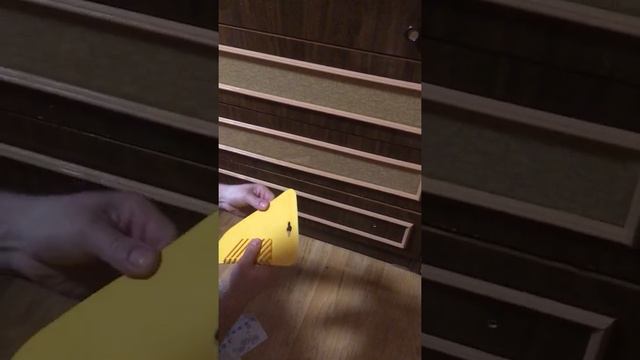 Как поклеить самоклеющую плёнку без пузырьков ! смотреть онлайн