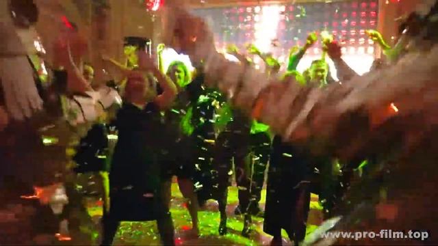 Новогодний веселый корпоратив) международная фирма отдыхает) смотреть онлайн