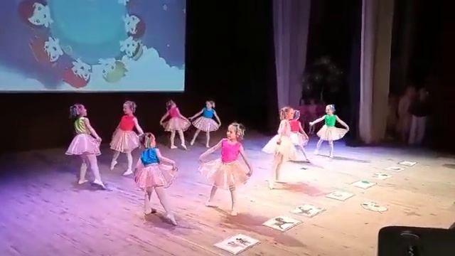 Танцы "Я рисую мир" Ермошкина Милана 6 лет смотреть онлайн
