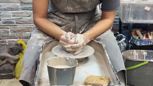 Гончарный круг, керамика ручной работы, обучение гончарному мастерству. Мои первые горшки для цвето смотреть онлайн