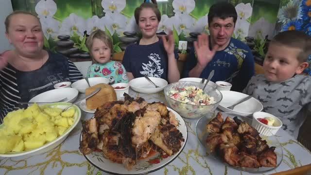 много шашлыка/мукбанг/вкусный ужин/жизнь в селе навеселе