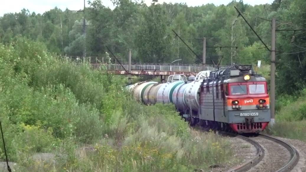 лектровоз ВЛ80с-1059 с грузовым поездом следует по перегону Кстово - Зелецино смотреть онлайн