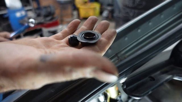 How To Remove Electric Antenna Motor Assembly SAAB 900/9-3 1994-2002 смотреть онлайн