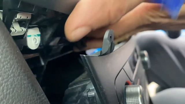 Sync 3 removal Ford Focus Mk3.5 RHD смотреть онлайн