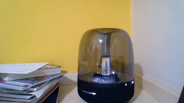 harman/kardon aura studio 2 tocando a musica INTRO THE PIT смотреть онлайн