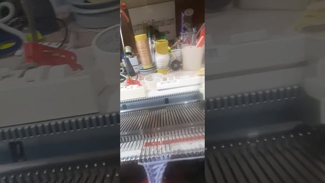 ШНУР из 8-9петель, на вязальной машинке. смотреть онлайн