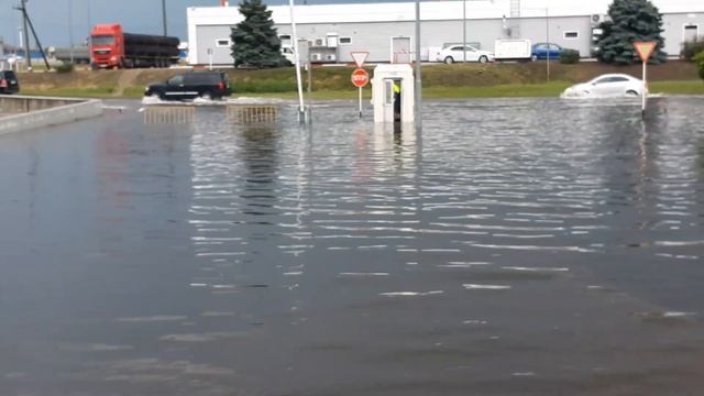 OZ молл подтопило после ливня смотреть онлайн