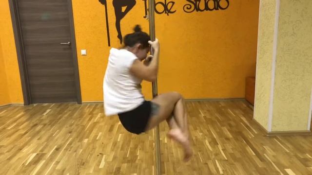 1-Й РАЗ ПРИШЛА НА POLE DANCE смотреть онлайн