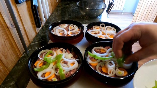 Одно из лучших блюд в горшочках, в духовке у вас дома. смотреть онлайн