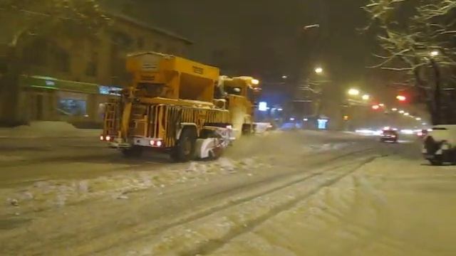 Алматы Дороги чистят прямо в снег, очень красиво 15 03 2011 23 37,MVI 0219 смотреть онлайн